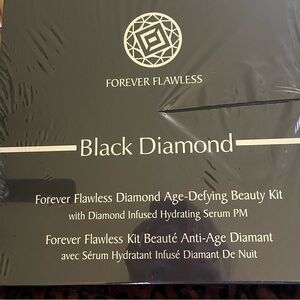 12 Diamond infused face mask  12 eye mask and 1oz serum